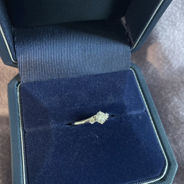 【銀座ダイヤモンドシライシの口コミ】 指輪のデザインとダイヤモンドのクオリティです。初めてダイヤモンドの指…