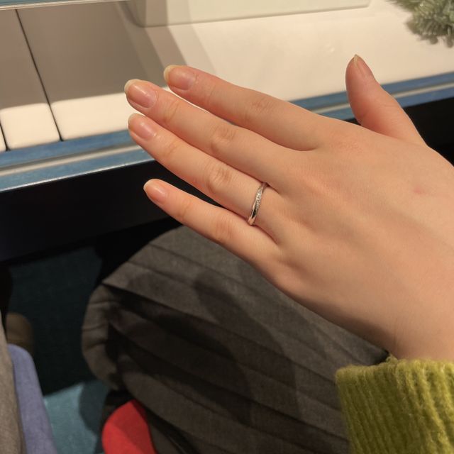 【銀座ダイヤモンドシライシの口コミ】 ストレートよりウェーブの形の方が指が長く見えるとのことで、ほとんどウ…