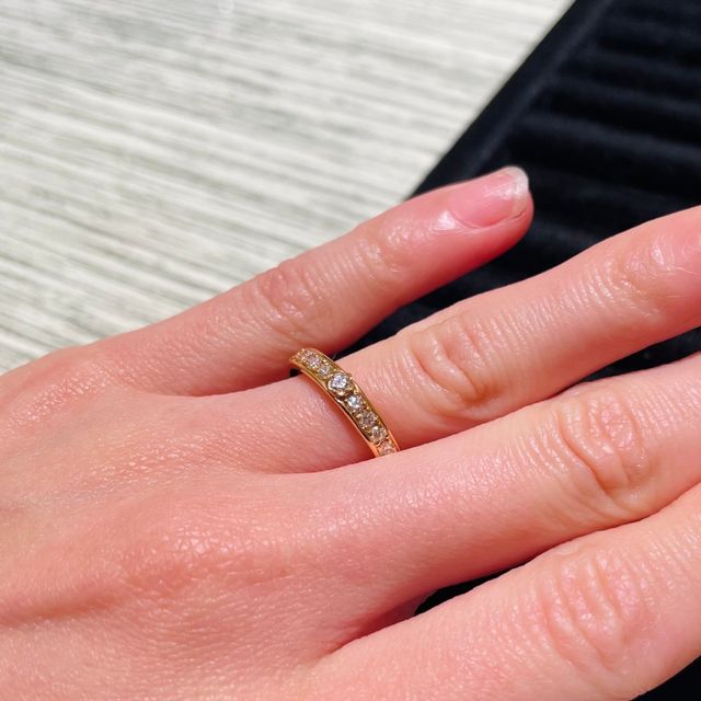 【TRECENTI(トレセンテ)の口コミ】 フラワーセッティングがとっても可愛いリングでした！
他には無いデザイン…