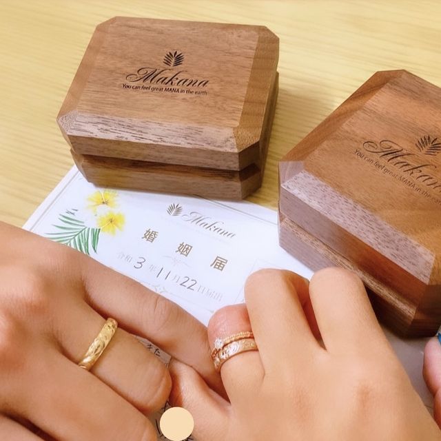 【Makana(マカナ)の口コミ】 海がお互い好きなので、焼けた肌に合うハワイアンジュエリーを選びました♪…