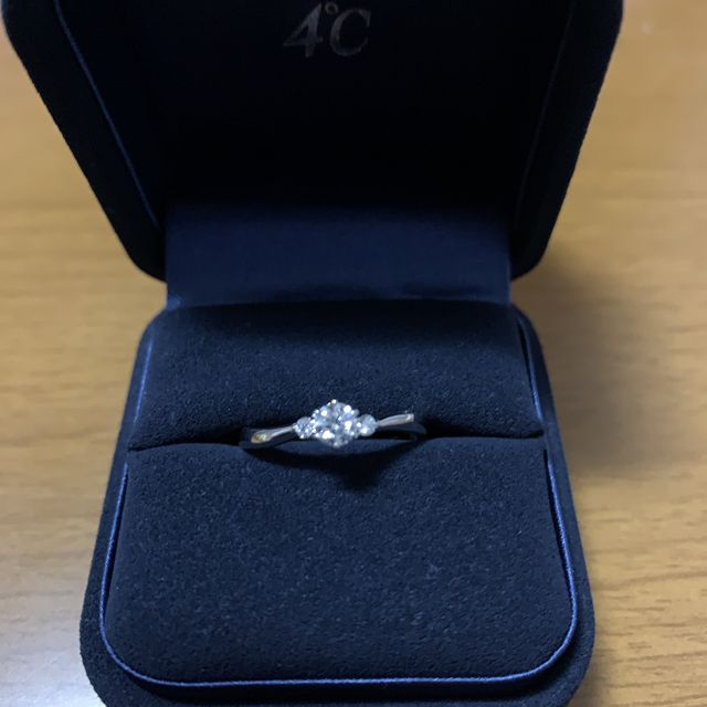 【4℃ BRIDAL(ヨンドシーブライダル)の口コミ】 ・接客が非常に良かった
・着け心地がとても良かった
・シンプルで飽きの…