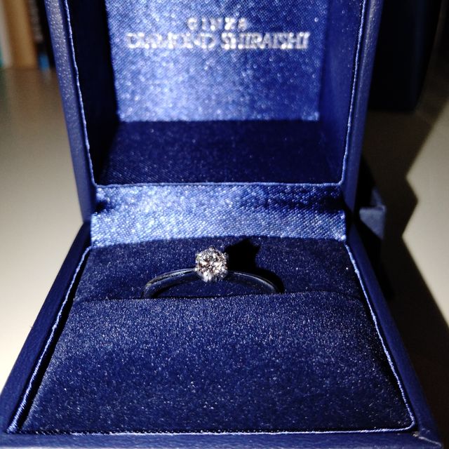 【銀座ダイヤモンドシライシの口コミ】 店員の方のとても丁寧でわかりやすい説明で、この指輪に決めました。予算…
