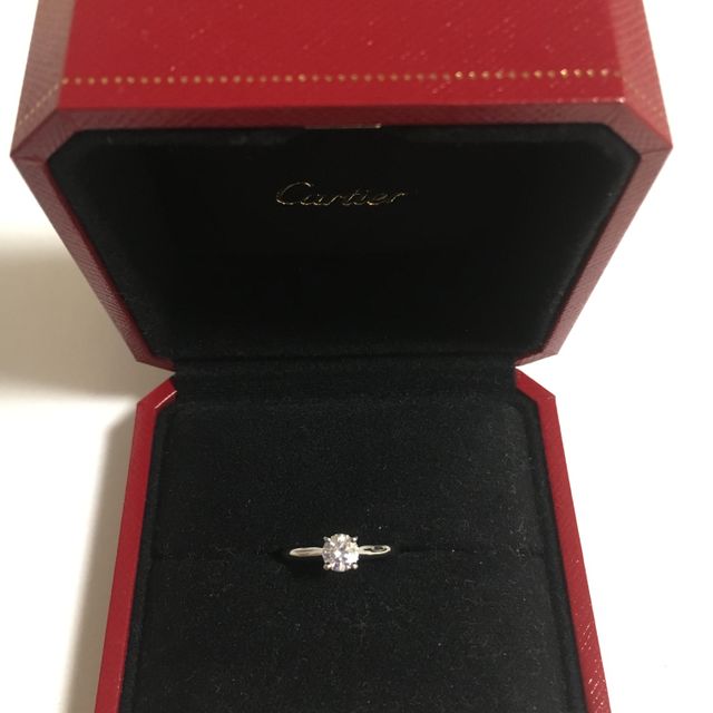 【カルティエ(Cartier)の口コミ】 王道の婚約指輪のデザインでありながら、長く使えると言われたのが購入の…