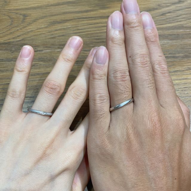 【JEWELRY STUDIO Advance(ジュエリースタジオアドバンス)の口コミ】 小粒のメレダイヤが右上がりのライン上に並んでおり、
どの角度から見ても…