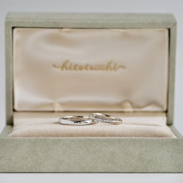 【hitotsuchi(ヒトツチ)の口コミ】 シンプルかつ華やかさも備えたデザインで、一目惚れでした。セミオーダー…