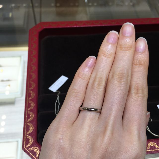【カルティエ(Cartier)の口コミ】 デザインはいたってシンプルでしたが、プラチナの輝きが際立っていて素敵…