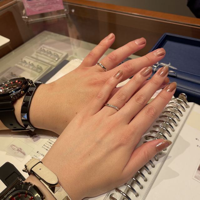 【銀座ダイヤモンドシライシの口コミ】 指輪のデザインが2人とも気に入ったこと、着け心地がよかったことです。様…