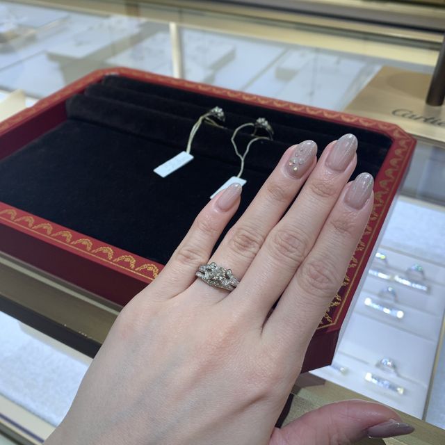 【カルティエ(Cartier)の口コミ】 ひと目見るだけでカルティエと分かる特徴的なデザインだと思います。手元…