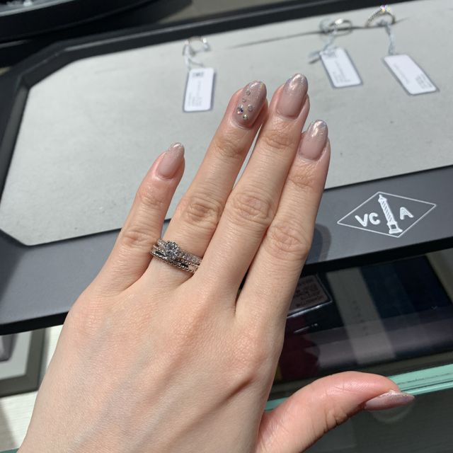 【ヴァン クリーフ＆アーペル(Van Cleef & Arpels)の口コミ】 結婚指輪のエステルはヴァンクリーフにしか無いデザインで、ファッション…