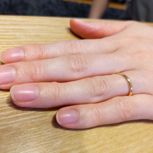 【銀座ダイヤモンドシライシの口コミ】 婚約指輪は豪華なものを購入したので日常づかいできるシンプルなデザイン…