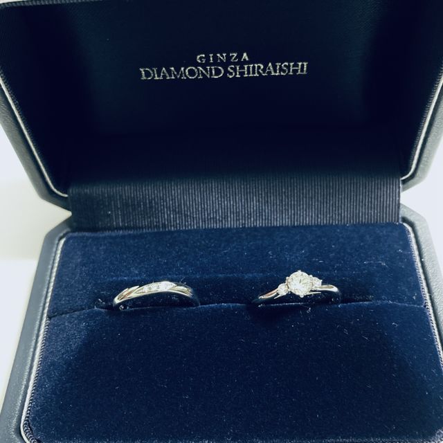 【銀座ダイヤモンドシライシの口コミ】 ＊かわいくておしゃれなウェーブ型が良かったから。
＊結婚指輪と婚約指輪…