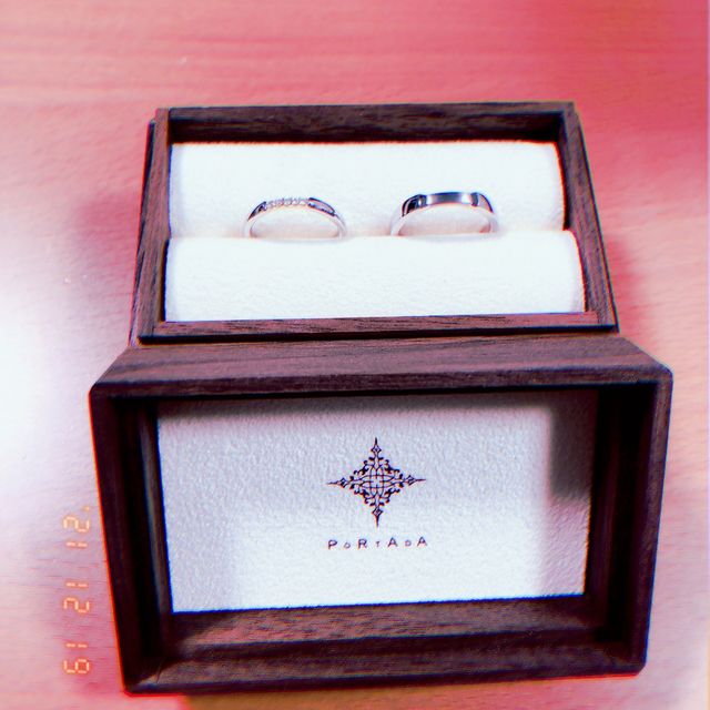 【PORTADA(ポルターダ)の口コミ】  シンプルだけどオシャレ、他にはないデザインなので、この指輪に決めまし…
