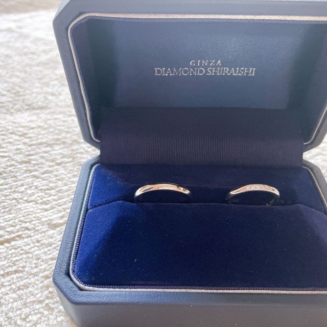 【銀座ダイヤモンドシライシの口コミ】 決め手はデザインとつけ心地です。
シンプルかつ上品なデザインを求めてい…