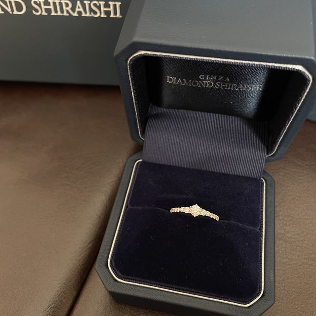 【銀座ダイヤモンドシライシの口コミ】 ハーフエタニティのようにキラキラしたデザインを見て、スマイリングポピ…