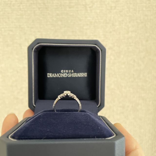 【銀座ダイヤモンドシライシの口コミ】 ハーフエタニティのようにキラキラしたデザインを見て、スマイリングポピ…