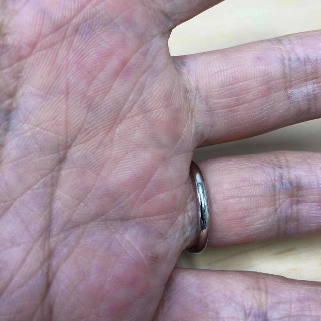 【4℃ BRIDAL(ヨンドシーブライダル)の口コミ】 主に以下の理由で指輪を選んだ
・ゴツゴツした飾り付けやダイヤモンドなど…