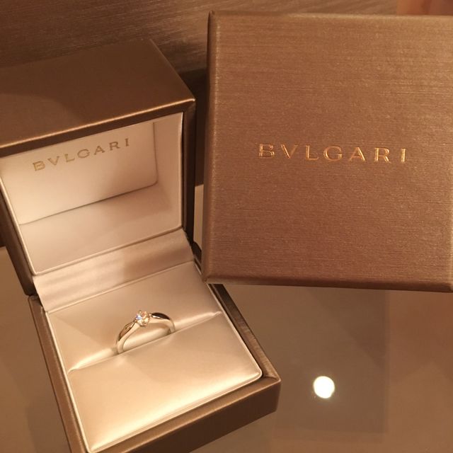 【ブルガリ(BVLGARI)の口コミ】 ホームページで見たブルガリのデザイン性のある他の指輪が気になり店頭へ…