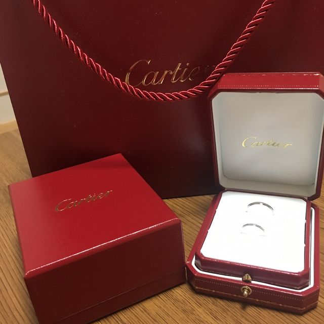 【カルティエ(Cartier)の口コミ】 カルティエの結婚指輪をつけることに以前から憧れがありました。カルティ…