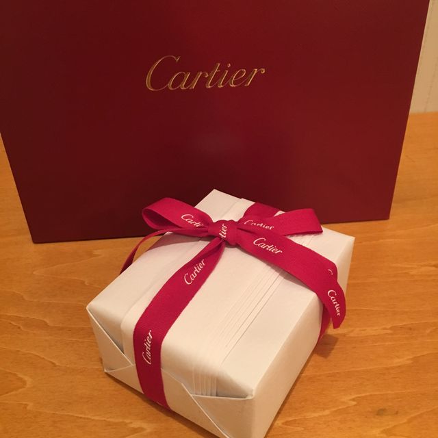 【カルティエ(Cartier)の口コミ】 カルティエの結婚指輪をつけることに以前から憧れがありました。カルティ…