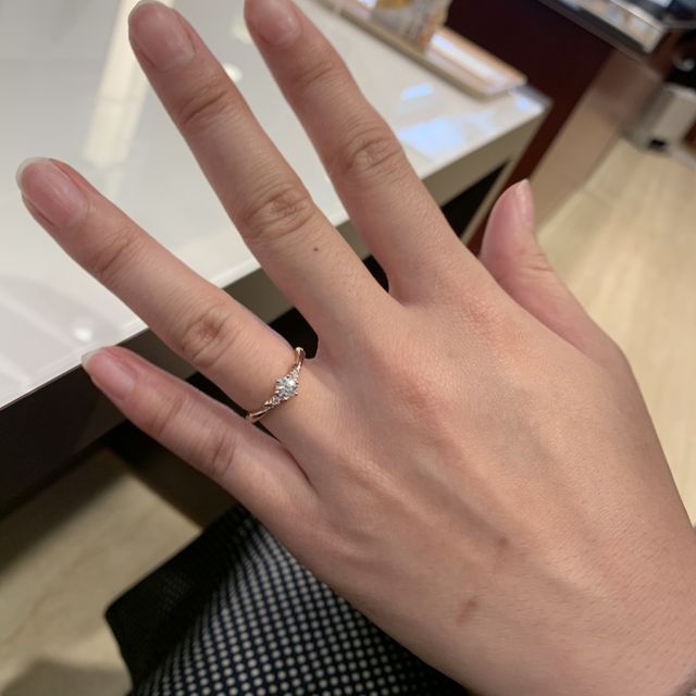 【COLANY(コラニー)の口コミ】 指輪のデザインが良かった事や指輪のコンセプトが気に入りました。初めは…
