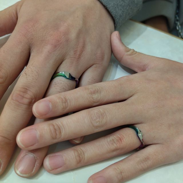 【SORA(ソラ)の口コミ】 指輪の形は多くの中から選べ、直感的にこれと言うものを選びました。素材…