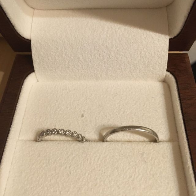 【Ponte Vecchio(ポンテヴェキオ)の口コミ】 女性指輪の決め手は、デザインです。婚約指輪は中央に大きなダイヤモンド…