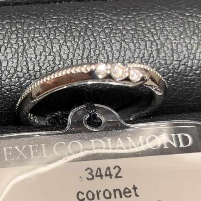 【エクセルコダイヤモンド(EXELCO DIAMOND)の口コミ】 大きめのダイヤが3つ並んで飛び出ているデザインがとても可愛いかったです…