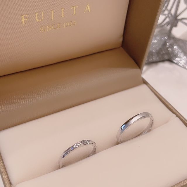 【BELETHE(ベルテ)の口コミ】 男性用はマットなデザインでカッコよく、女性用はキラキラ光るダイヤと細…