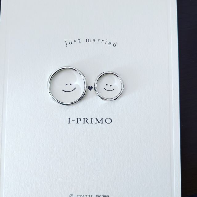 【アイプリモ(I-PRIMO)の口コミ】 婚約指輪に合う指輪を探し、決めました。
男性のデザインが太めで気に入っ…