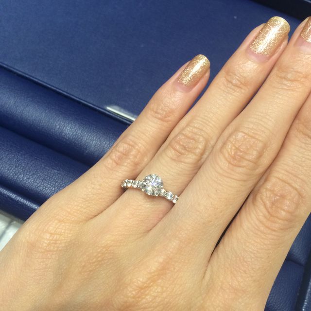 【銀座ダイヤモンドシライシの口コミ】 頂いたダイヤモンドの土台を選びに試着に行きました。たくさん試着をさせ…