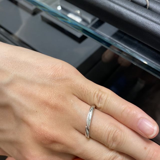 【エクセルコダイヤモンド(EXELCO DIAMOND)の口コミ】 メンズリングはシンプル過ぎずにデザイン性があるもので、なおかつ結婚指…