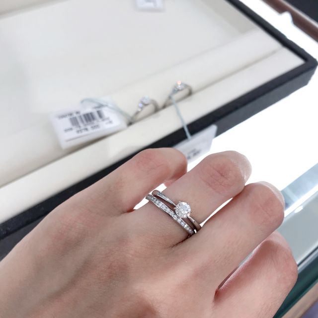 【CHARMY(チャーミー)の口コミ】 横から見ても可愛い一粒ダイヤ、このナナツボシの可愛さに惹かれました。…