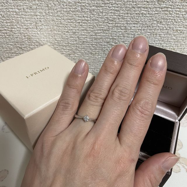 【アイプリモ(I-PRIMO)の口コミ】 とてもシンプルで付けてても、宝石も気にならないので、マリッジリングと…
