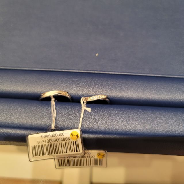 【銀座ダイヤモンドシライシの口コミ】 指輪のデザインは特に気に入っていて、ウェーブタイプ
ダイヤモンドも飽き…