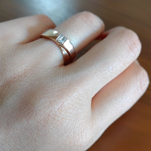 【L'or(ロル)の口コミ】 太さ、ダイヤの大きさ、頑丈さ、上品さ。
太い指輪を探して、色々なところ…