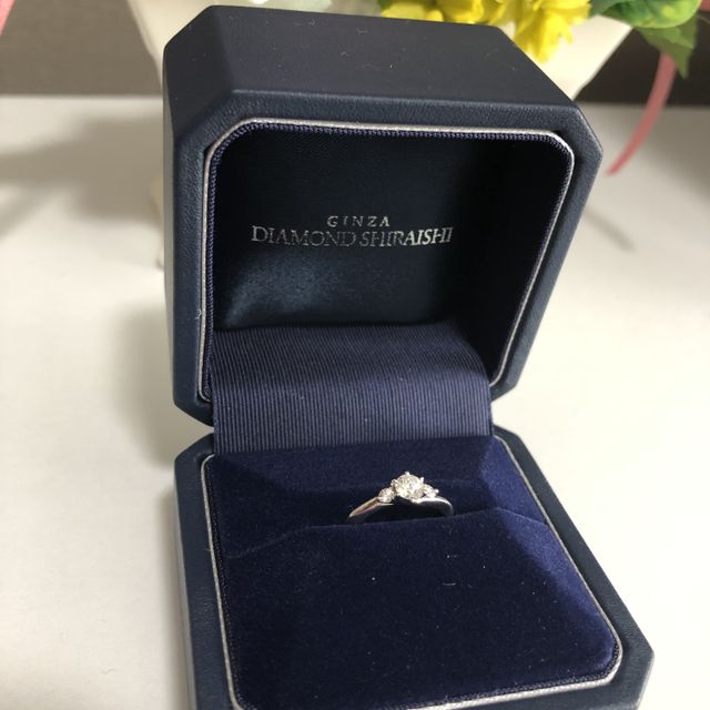 【銀座ダイヤモンドシライシの口コミ】 彼女の指の太さからリングの大きさとダイヤの大きさがマッチするものを選…