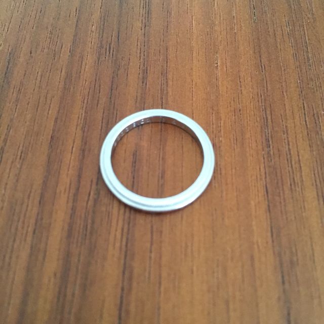 【ティファニー(Tiffany & Co.)の口コミ】 シンプルで装飾が少ないデザインでいくつか目星をつけてました。
店員さん…