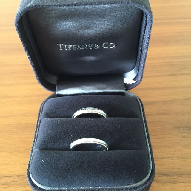 【ティファニー(Tiffany & Co.)の口コミ】 シンプルで装飾が少ないデザインでいくつか目星をつけてました。
店員さん…