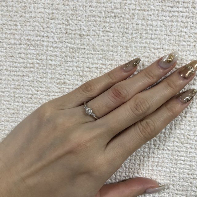 【アイプリモ(I-PRIMO)の口コミ】 彼女の希望が大きなダイヤモンドよりも、複数のダイヤモンドで華やかな感…