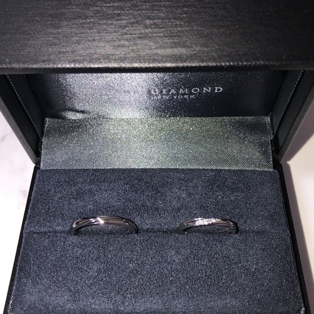 【ラザール ダイヤモンド(LAZARE DIAMOND)の口コミ】 男性のものにも少しデザインがあり、かつ女性はメレダイヤ付きのものを探…