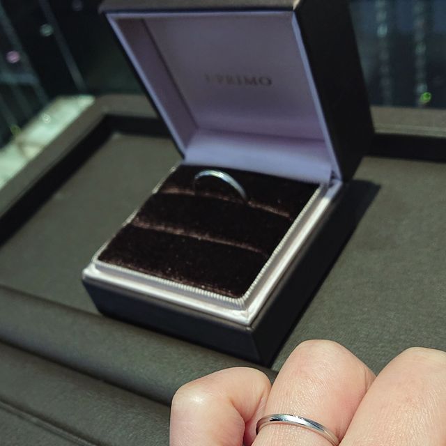 【アイプリモ(I-PRIMO)の口コミ】 指輪の決め手はひとめぼれです。斜めのカットが入っているので光の入り具…