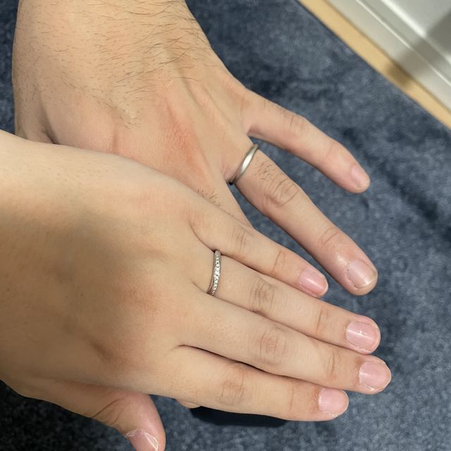 【4℃ BRIDAL(ヨンドシーブライダル)の口コミ】 カーブがあるので指が細く見えるし、どの方向から見てもダイヤが見えるの…