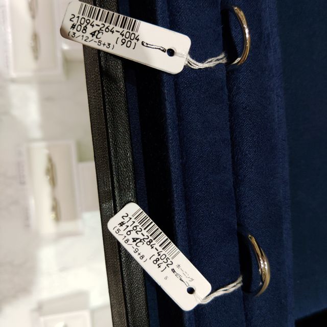 【4℃ BRIDAL(ヨンドシーブライダル)の口コミ】 ウェーブ型の形状でシンプル過ぎず素敵な形状でした。
派手派手ではないの…