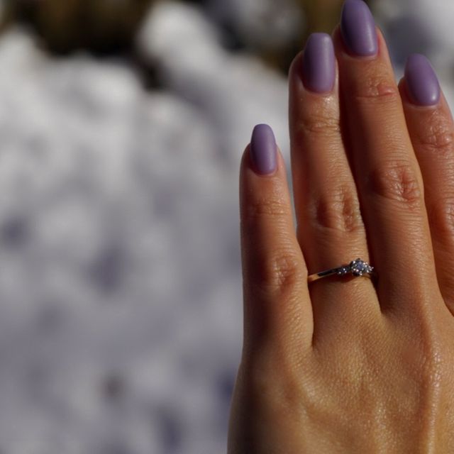 【アイプリモ(I-PRIMO)の口コミ】 ダイヤモンドの粒がさりげなくて可愛いところと、サイドの粒が小さく指輪…