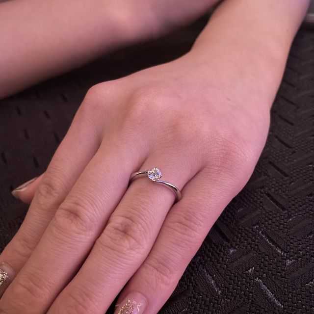 【GALA JEWELRY(ガラジュエリー)の口コミ】 指輪の決め手はデザインが気に入った所です。
通常のリングと違って、輪っ…