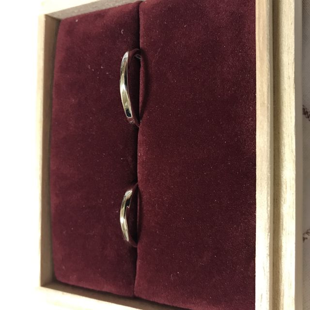 【ichi(イチ)の口コミ】 フルオーダーでオリジナルのひと味違った指輪が作れること。
スタッフさん…