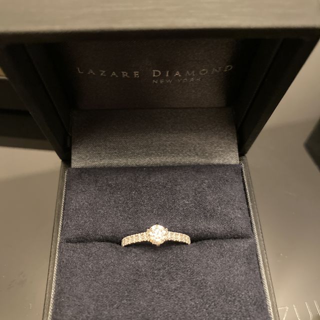【ラザール ダイヤモンド(LAZARE DIAMOND)の口コミ】 ダイヤモンドの質で指輪選ぶことは決めていたので、ダイヤモンドの事を調…