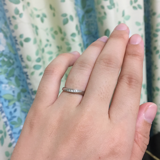 【snow(スノウ)の口コミ】 普段の服装に馴染むデザインかつ、パーティーの時にはキラリと存在感が出…