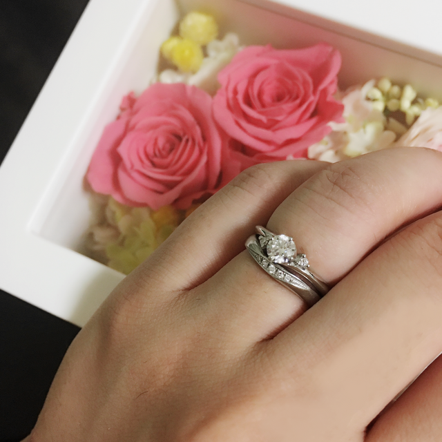 【snow(スノウ)の口コミ】 普段の服装に馴染むデザインかつ、パーティーの時にはキラリと存在感が出…