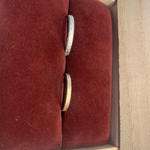 【ichi(イチ)の口コミ】 指輪のデザインが他とは違っていて、石っぽい感じが良いと彼がかなり気に…